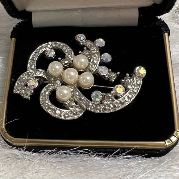 1960's Vintage Simulated Pearl and Australian Aurora‎ Borealis Stones Brooch Pin - Picture 6 of 10